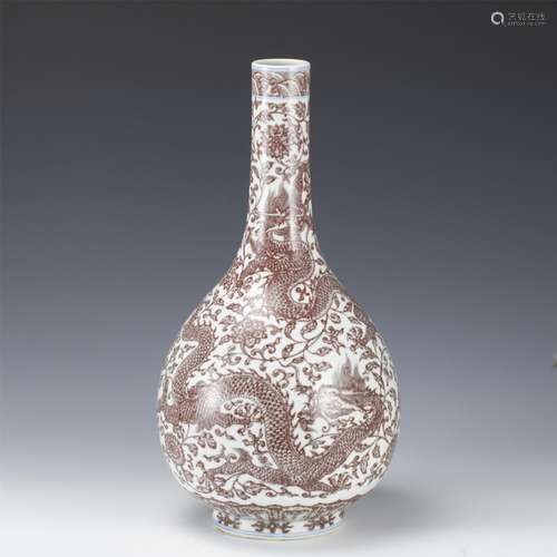 A RED UNDER GLAZE PORCELAIN VASE,QING