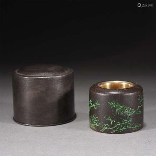 A CARVED ALOESWOOD THUMB RING