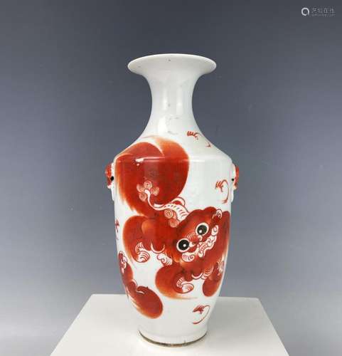 A Chinese Iron Red Lion Foodog Porcelain Vase