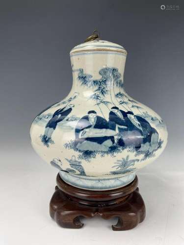 Blue and White Porcelain Vase Lidded with Wood Stand