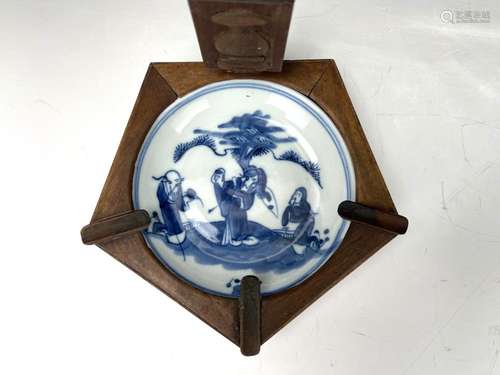 Chinese Antique Blue and White Porcelain Plate in Wood Frame