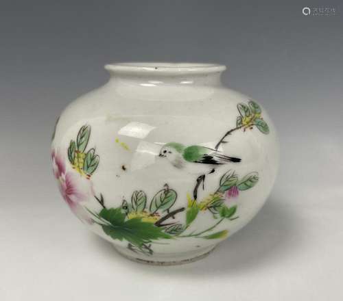 A Chinese Famille Rose Porcelain Jar Huacuishiye Mark