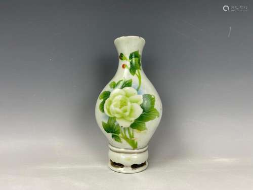 A Chinese Antique Porcelain Wall Vase