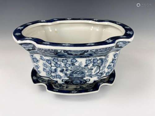 A Yongshengtang Mark Blue and White Porcelain Planter