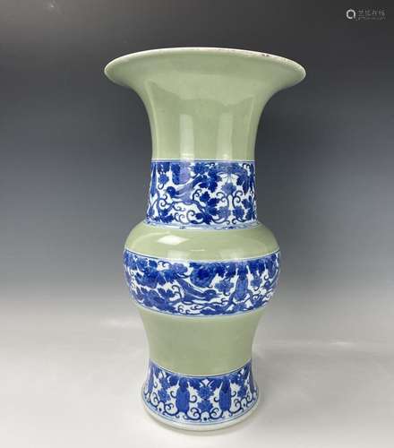 A Chinese Blue and White Porcelain Gu Vase