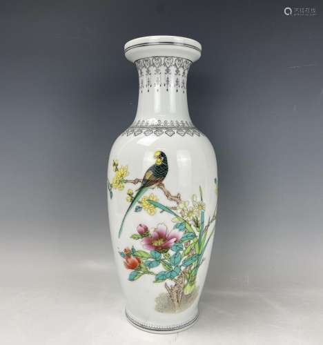 A Chinese Famille Rose Porcelain Vase Parrot and Flowers