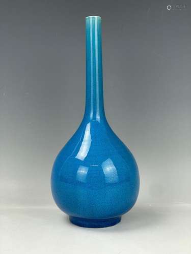 A Chinese Blue Glaze Long Neck Porcelain Vase