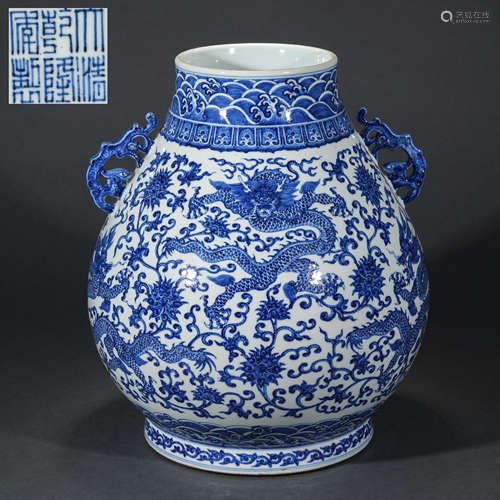 Qing Dynasty blue and white dragon pattern double ear vase