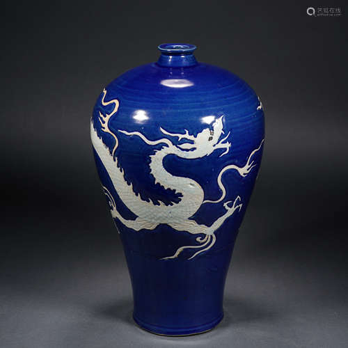 Ming blue and white plum vase with dragon pattern