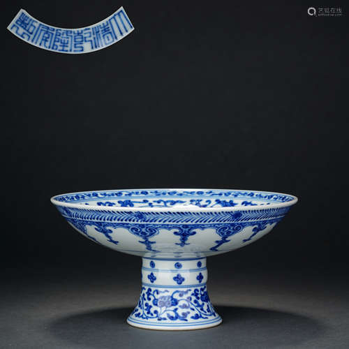 Qing Dynasty blue and white flower plate