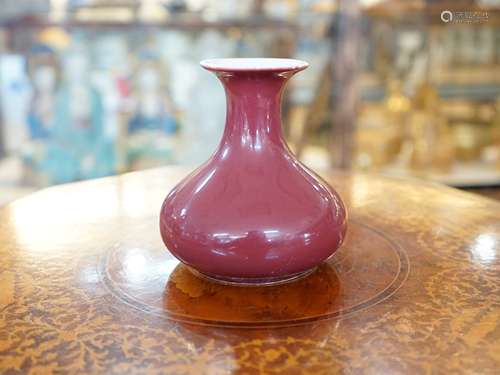 HALL USA RED VASE