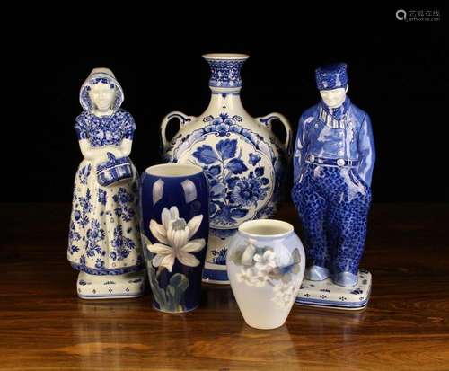 A Pair of Late 20th century Blue & White Delft Figures 1...