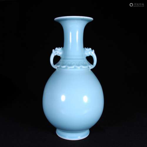 Blue and white glaze vase with double dragon ears