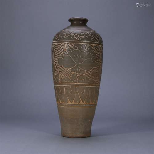 Cizhou kiln carved plum vase