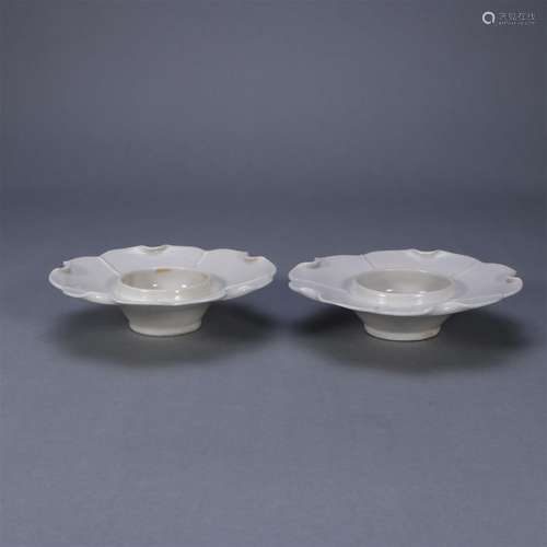 A pair of white glaze lamp holders