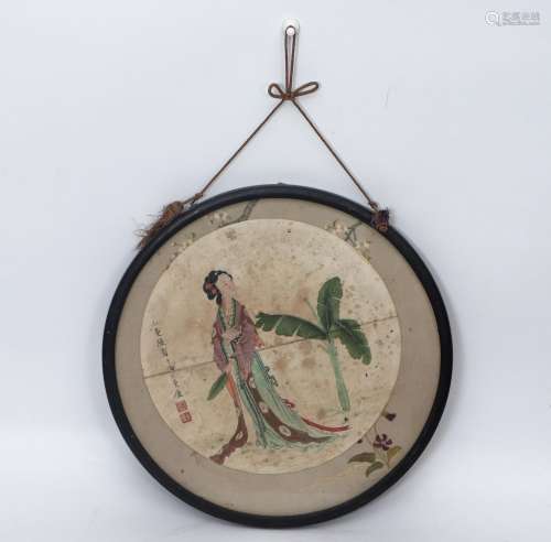 A ROUND FRAMED CHINESE PAINTING OF A BEAUTY
