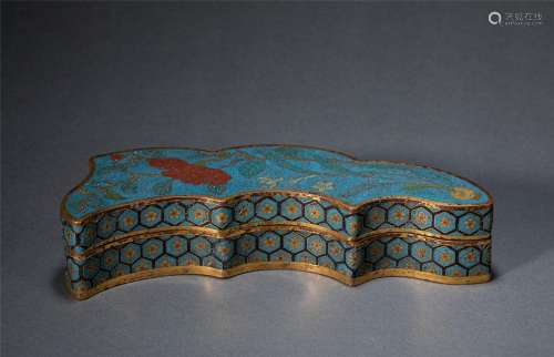 A CHINESE CLOISONNE BOX