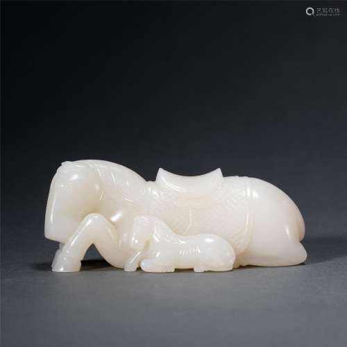A CHINESE WHITE JADE HORSES ORNAMENTS