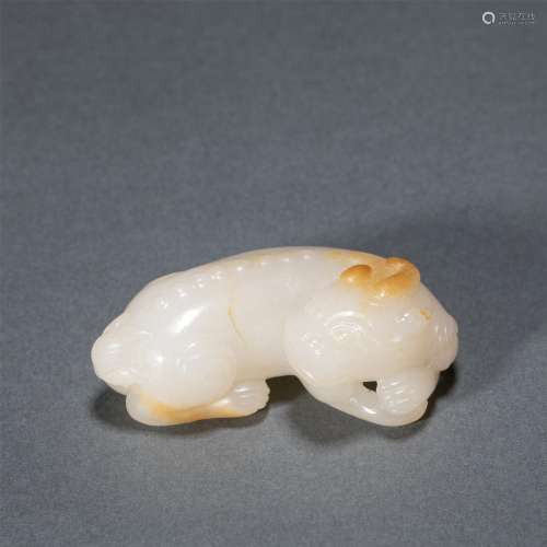 A CHINESE WHITE JADE BEAST ORNAMENTS