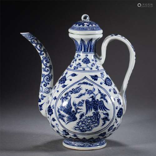 A CHINESE BLUE AND WHITE PORCELAIN POT