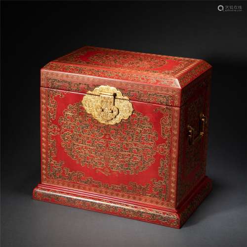 A CHINESE LACQUERWARE BOX