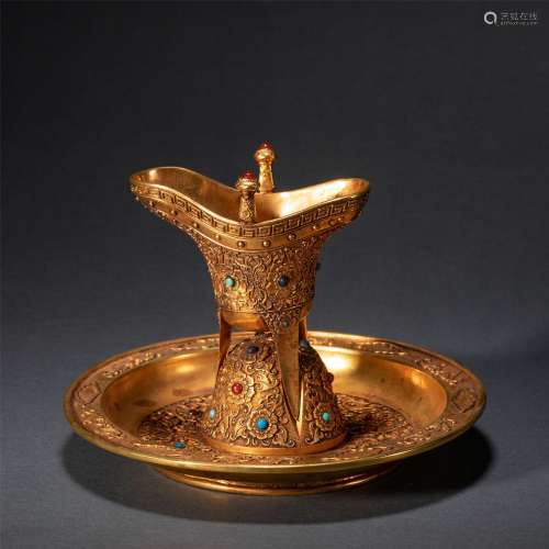A CHINESE GILT BRONZE CUP AND TRAY