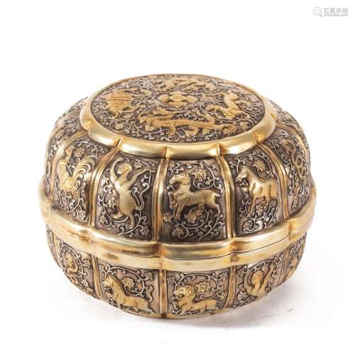 A CHINESE GILT SILVER ROUND BOX