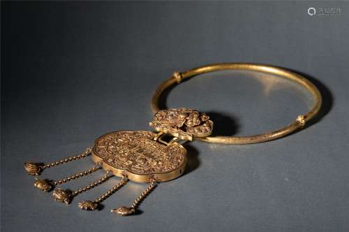 A CHINESE GILT BRONZE NECKLACE