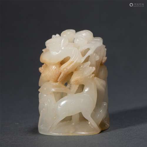 A CHINESE WHITE JADE DEER ORNAMENTS