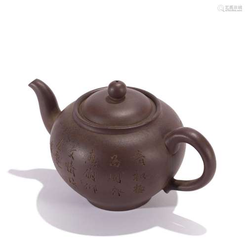 A CHINESE ZISHA CLAY TEAPOT