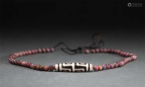 A TIBETAN DZI BEAD NECKLACE