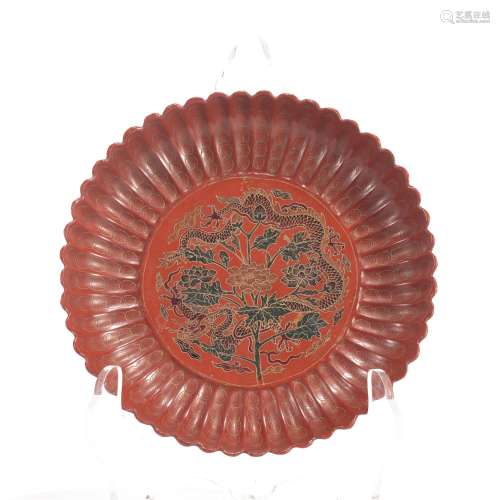A CHINESE LACQUERWARE DRAGON PATTERN DISH