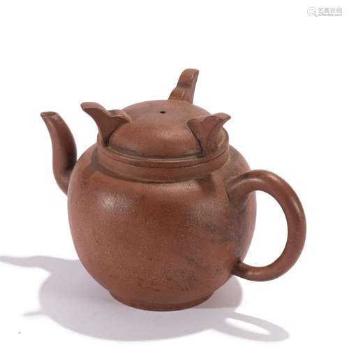 A CHINESE ZISHA CLAY TEAPOT