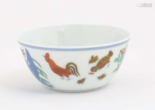 A Chinese famille rose tea bowl decorated with cockerel / ro...