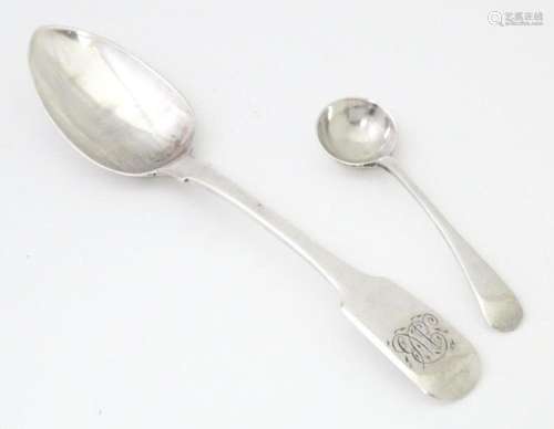 A silver Fiddle pattern teaspoon hallmarked London 1824 make...