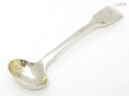 A silver fiddle pattern salt spoon hallmarked London 1808 Ja...