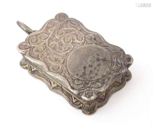 A Victorian silver vinaigrette, the hinged lid opening to re...