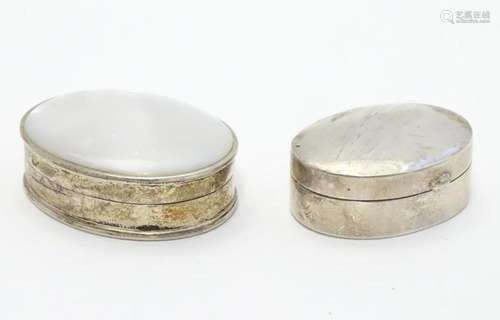 A silver pill box of oval form Hallmarked Sheffield 1998 tog...