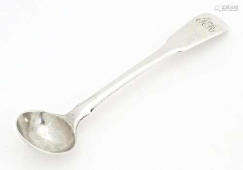 A Geo III silver Fiddle pattern salt spoon, hallmarked Londo...