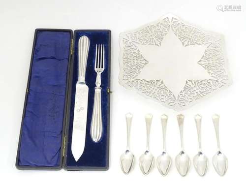 Assorted silver plated wares to include six teaspoons, a Map...