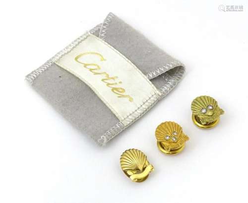 Shell long service awards : A French gold stud / button of s...