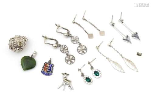 Assorted silver plate, silver and white metal charms etc to ...