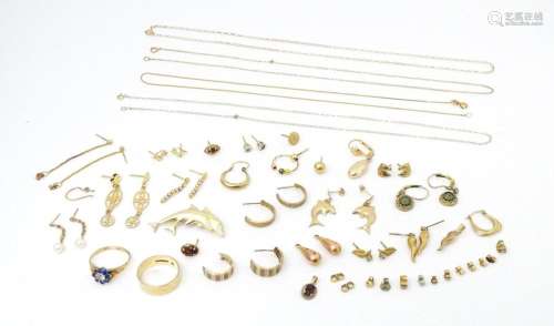 A quantity of scrap jewellery to include 9ct, yellow metal a...