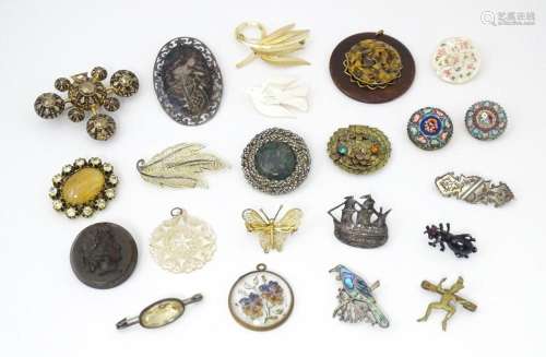 A quantity of assorted Victorian and later brooches, pendant...