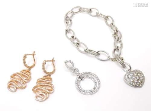 Assorted silver and silver gilt jewellery to include bracele...