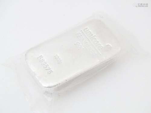 A Umicore 1000g / 1kg Feinsilber .999 silver bar numbered 56...