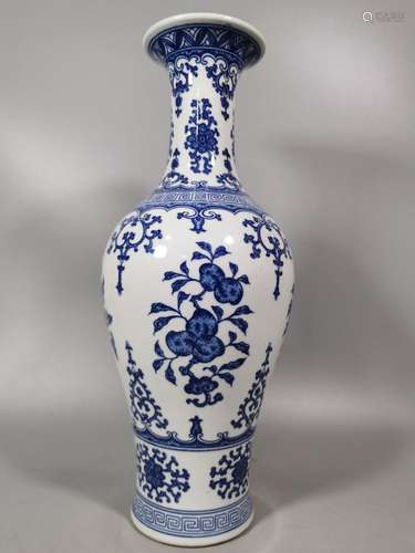 Blue and white longevity peach Guanyin bottle