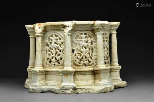 BYZANTINE MARBLE RELIQUARY WITH PILLARS