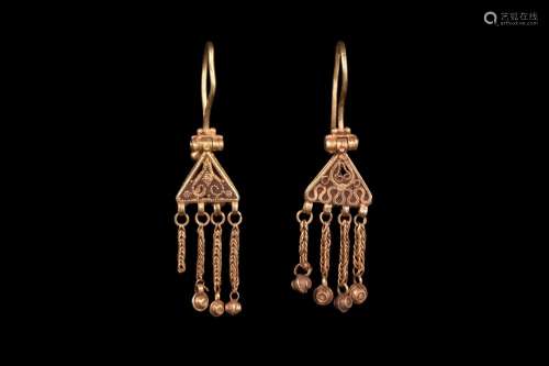 BYZANTINE GOLD PAIR OF EARRINGS WITH DANGLES
