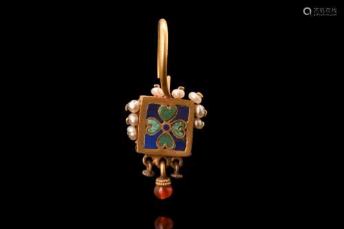 BYZANTINE ENAMELLED AND JEWELLED GOLD EARRING